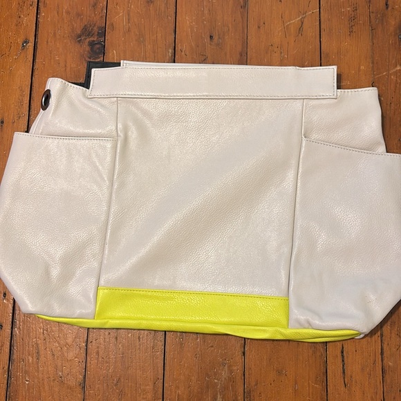 Moche Prima Alicia Shell Only Handbag - Picture 3 of 3